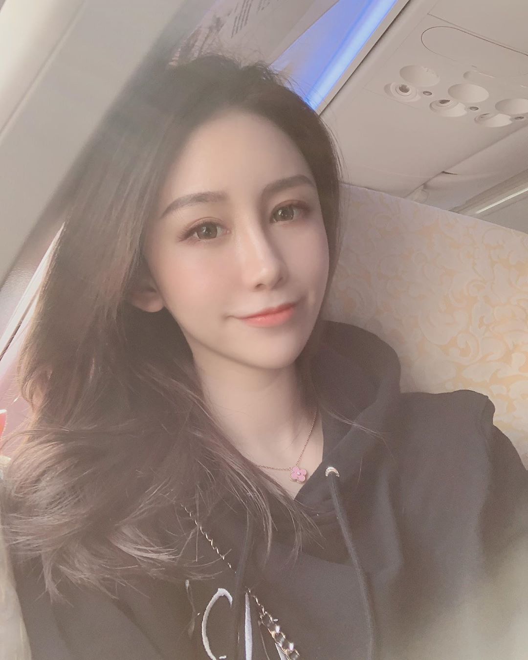 吹電扇真涼快 可憐呢是為了拍照片 Karry-第1章-图片8