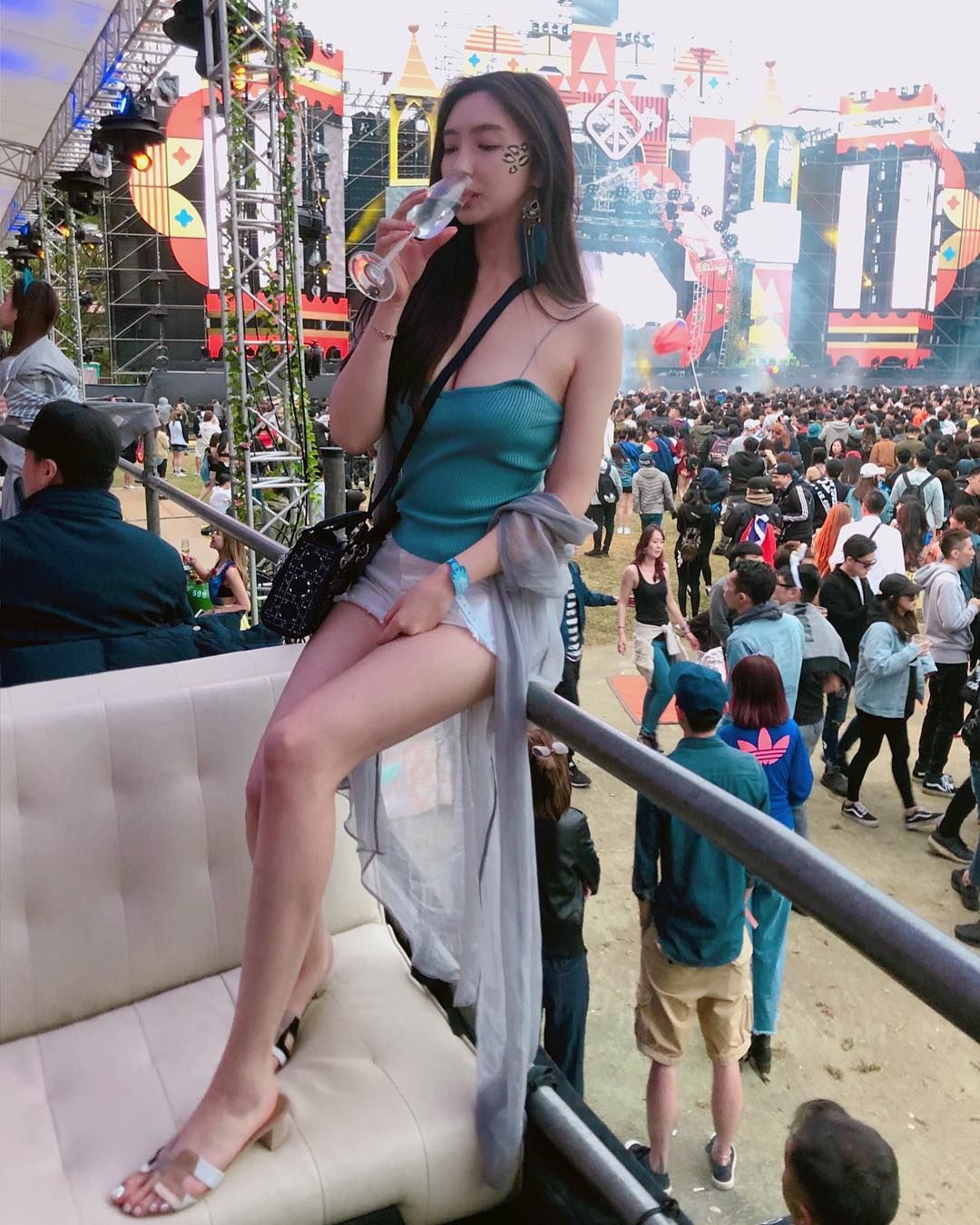 泡菜長髮妹巨砲身材藏不住！泳池畔放蕩耍騷「巨無霸牛奶饅頭」品質超優良：乳汁狂噴！-第1章-图片3