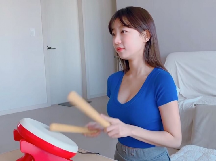 超胸Youtuber拍片尺度沒在管的…洗澡畫面放送！-第1章-图片16