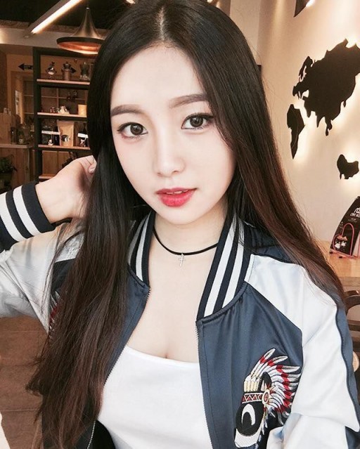 雖然不是明星但肯定很得民心！這位就讀政治系的胸狠正妹..身材已經先違法了吧！-第1章-图片8