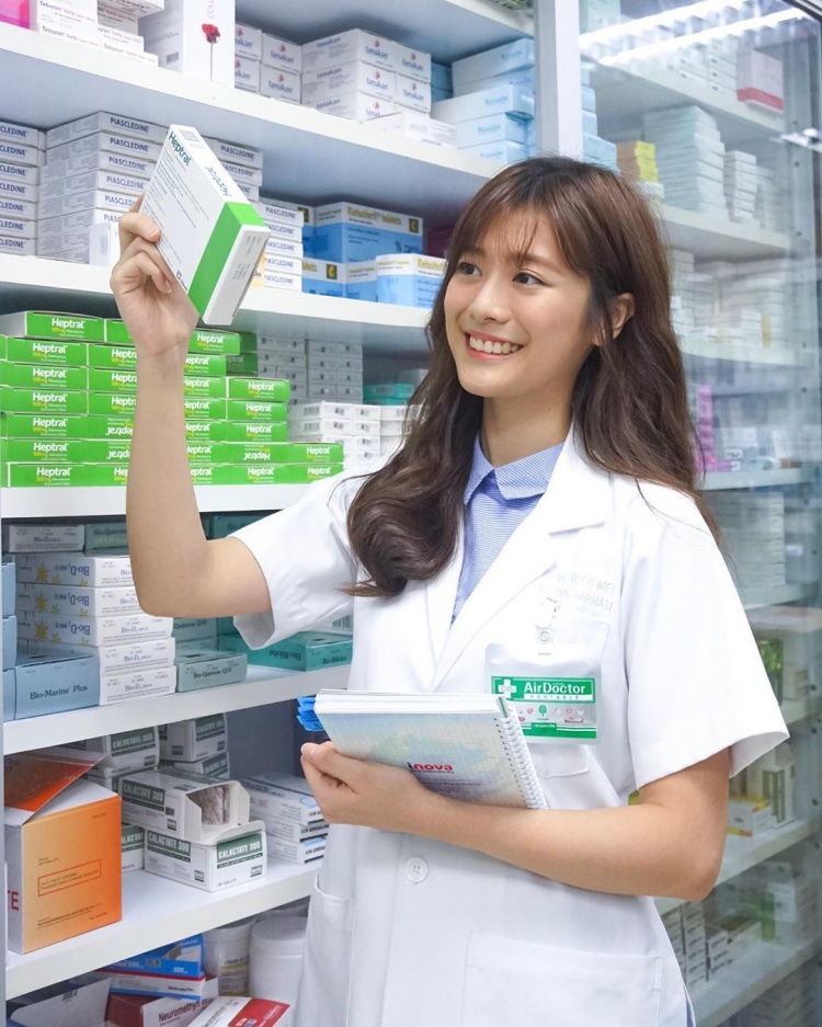 這位超甜藥師的笑容太犯規啦！-第1章-图片1