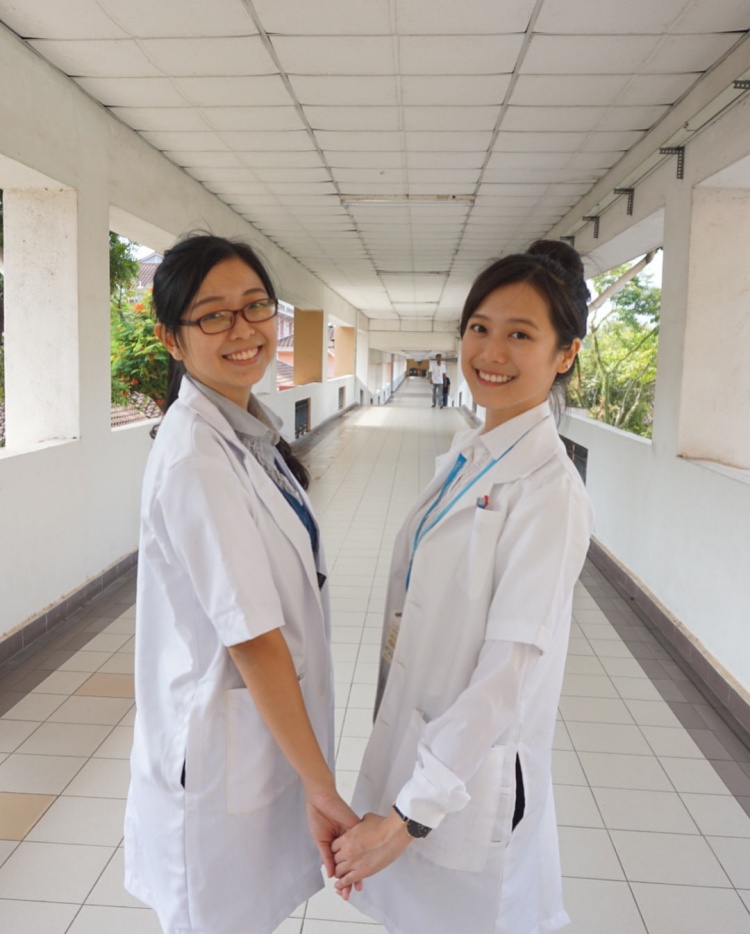 這位超甜藥師的笑容太犯規啦！-第1章-图片3