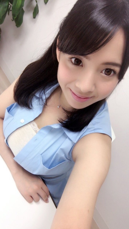 這...也未免太飽滿了吧!!最強輕熟女三島奈津子這衣服根本遮掩不住她的暴力身材!!-第1章-图片3