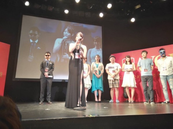 這...也未免太飽滿了吧!!最強輕熟女三島奈津子這衣服根本遮掩不住她的暴力身材!!-第1章-图片12