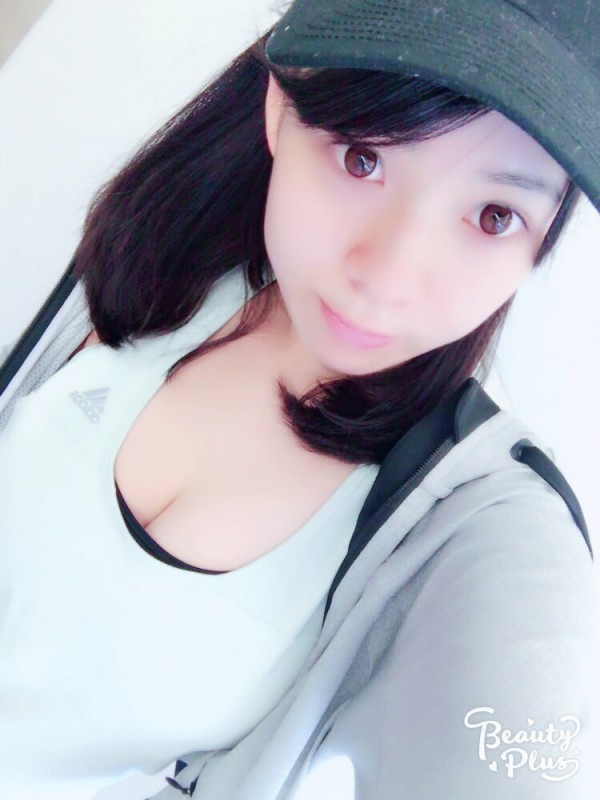 這...也未免太飽滿了吧!!最強輕熟女三島奈津子這衣服根本遮掩不住她的暴力身材!!-第1章-图片14