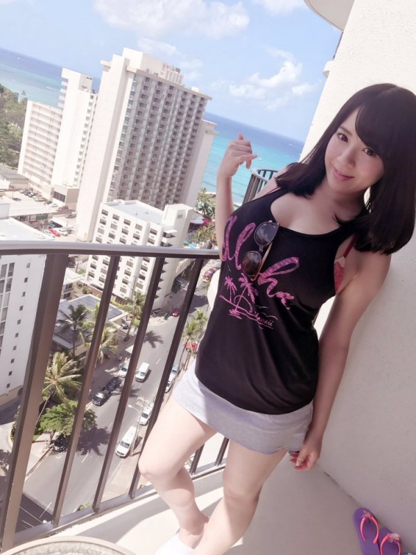 這...也未免太飽滿了吧!!最強輕熟女三島奈津子這衣服根本遮掩不住她的暴力身材!!-第1章-图片15