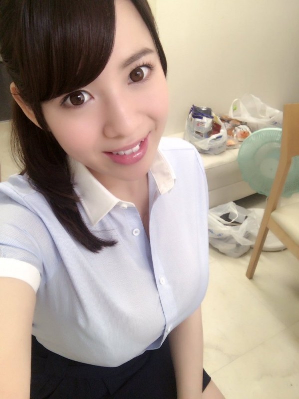 這...也未免太飽滿了吧!!最強輕熟女三島奈津子這衣服根本遮掩不住她的暴力身材!!-第1章-图片19