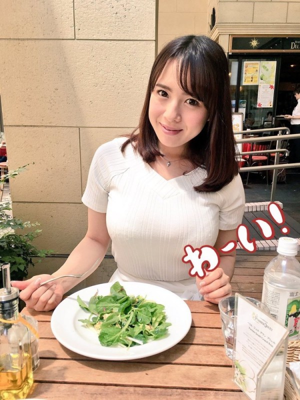 這...也未免太飽滿了吧!!最強輕熟女三島奈津子這衣服根本遮掩不住她的暴力身材!!-第1章-图片21