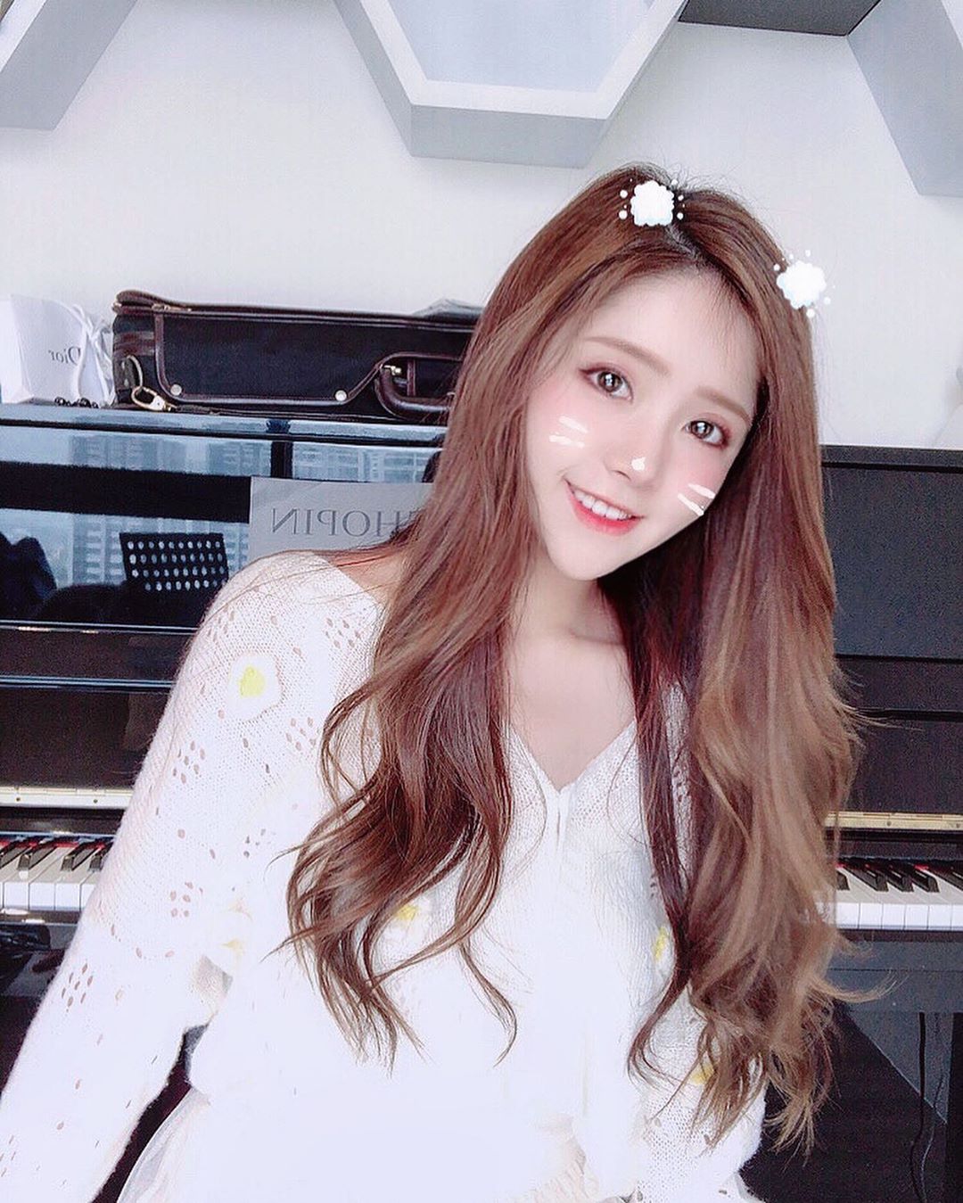 Erika's super sweet smile sweeps up to capture your heart-第1章-图片1