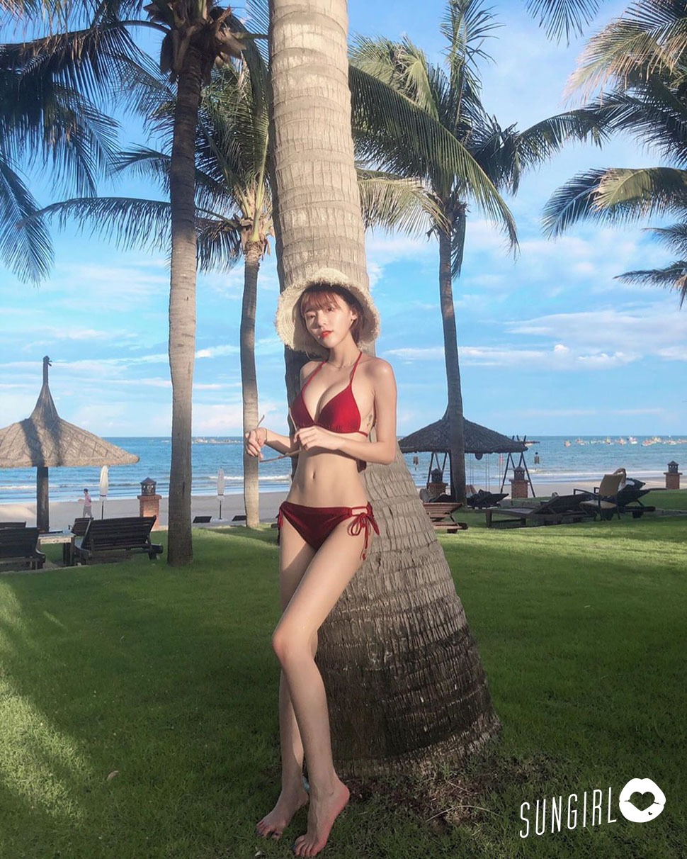 小辣椒辣辣、台灣女友小清新系IG女神！比基尼泳池爆乳網友暴動喊我操！