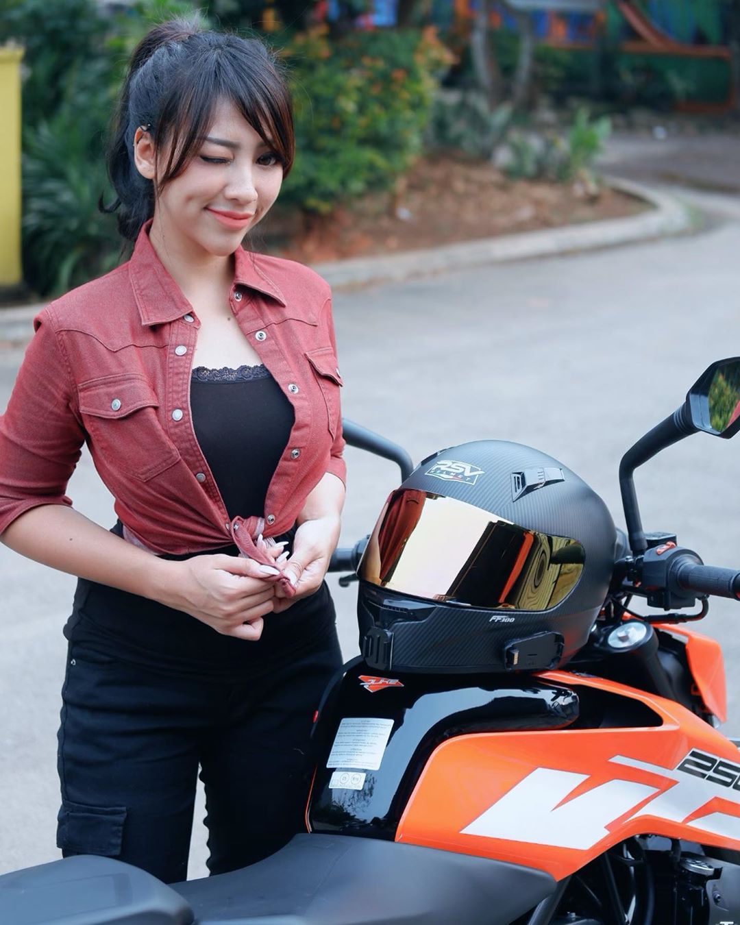 印尼正妹濃眉大眼 女騎士高速路94狂-第1章-图片4