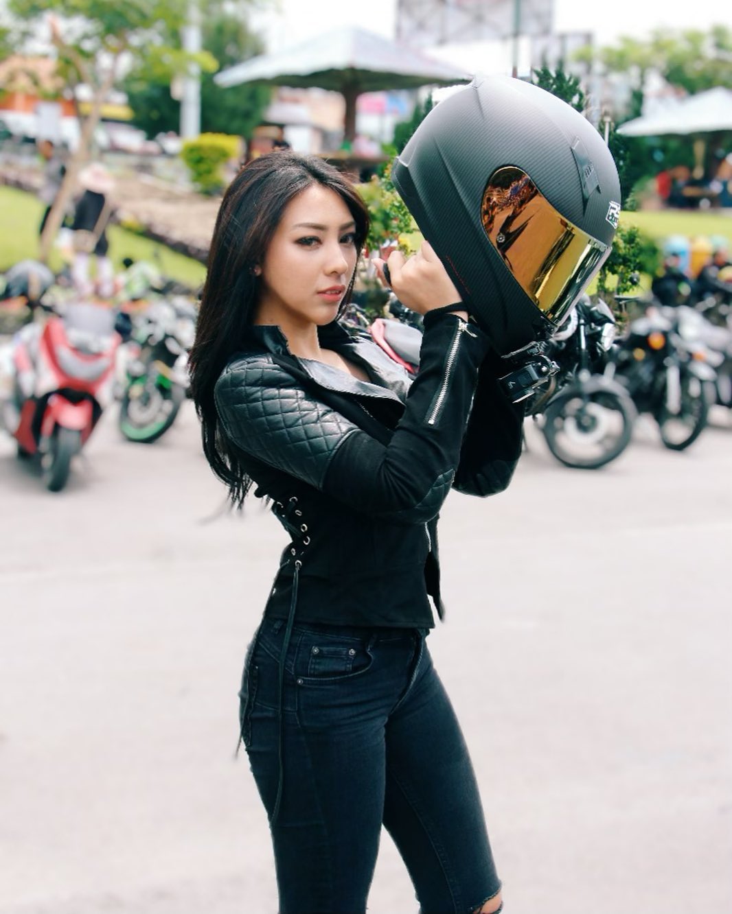 印尼正妹濃眉大眼 女騎士高速路94狂-第1章-图片7