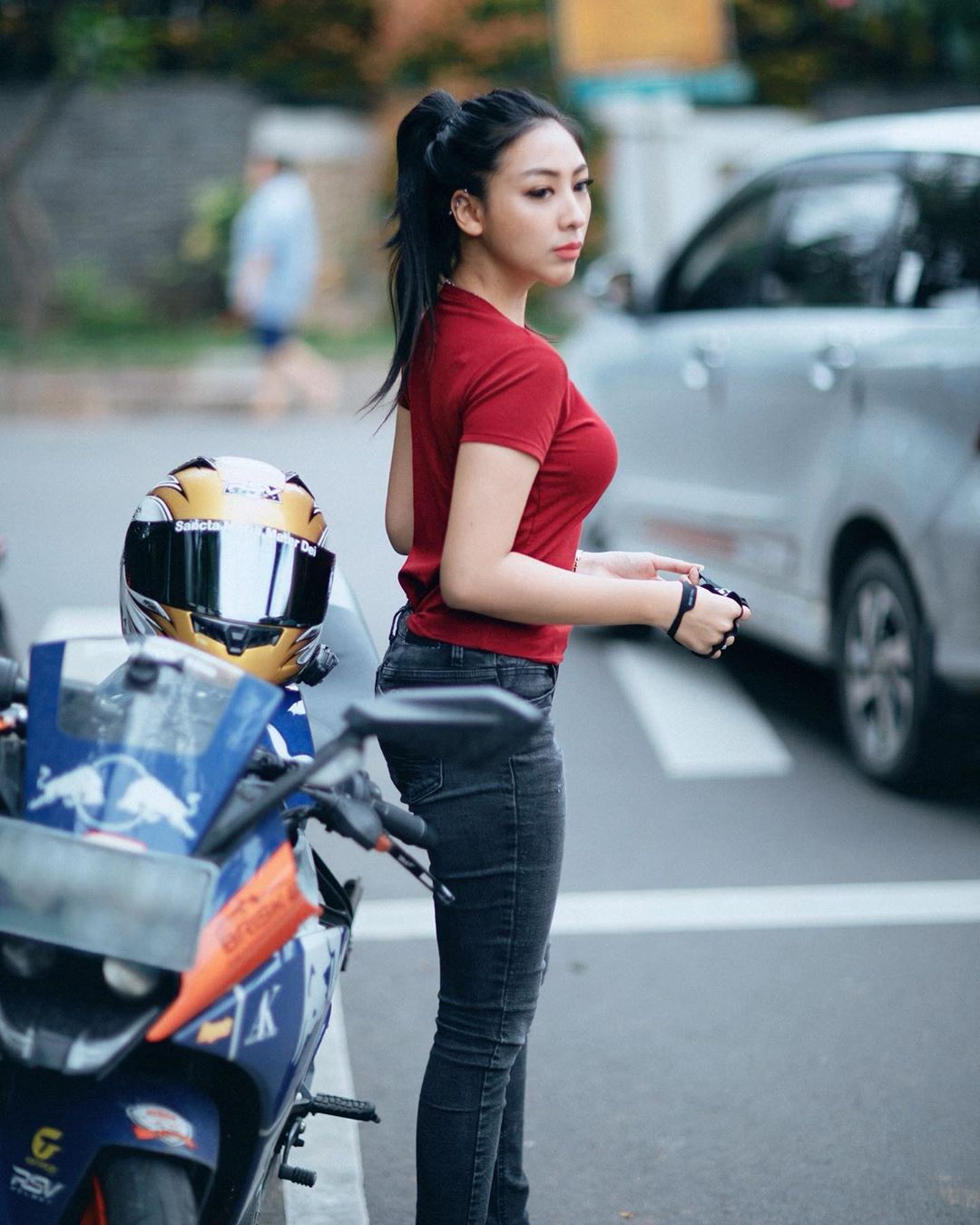 印尼正妹濃眉大眼 女騎士高速路94狂-第1章-图片3