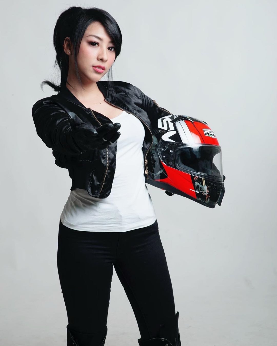 印尼正妹濃眉大眼 女騎士高速路94狂-第1章-图片8