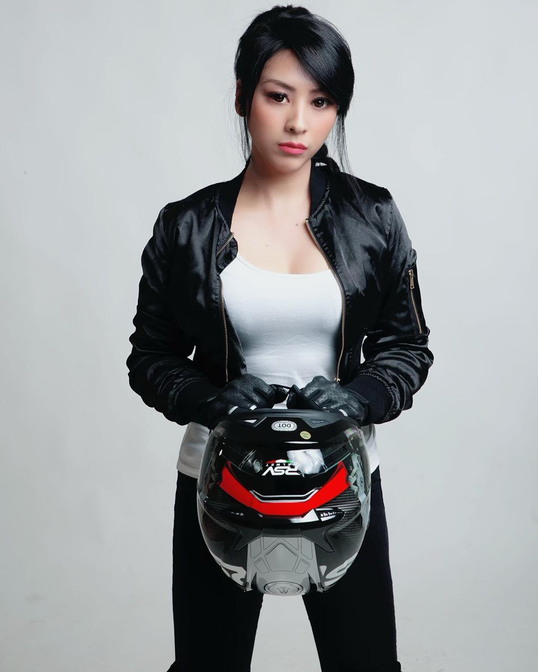 印尼正妹濃眉大眼 女騎士高速路94狂-第1章-图片10