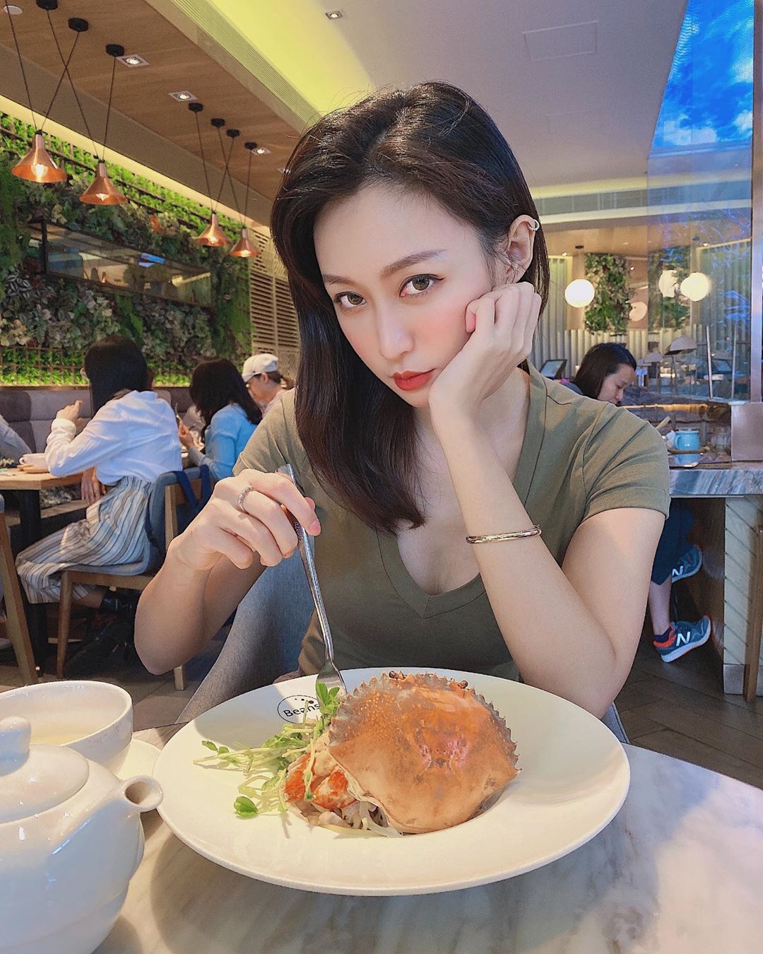 家有色貓 扯衫露胸-第1章-图片36