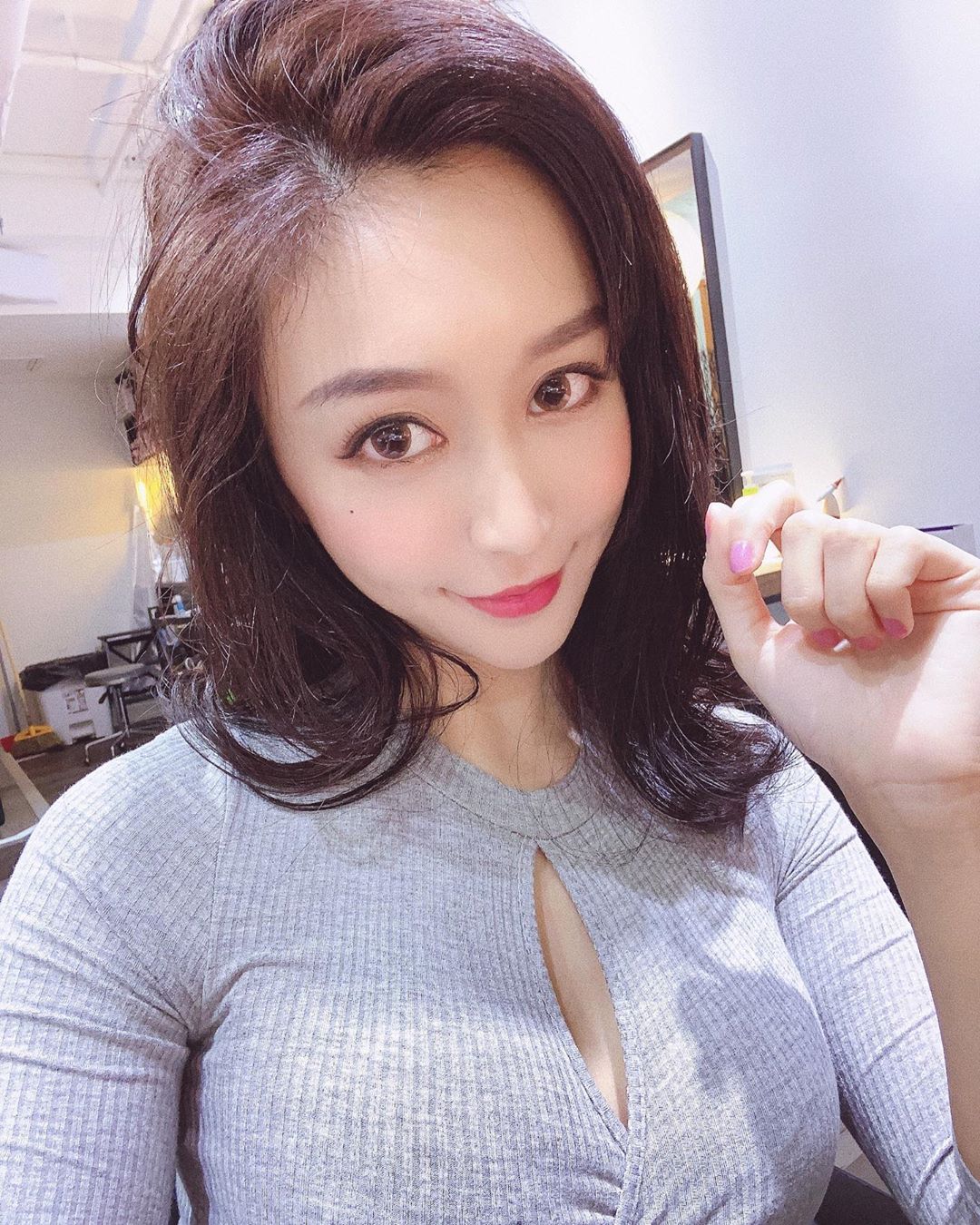 家有色貓 扯衫露胸-第1章-图片27