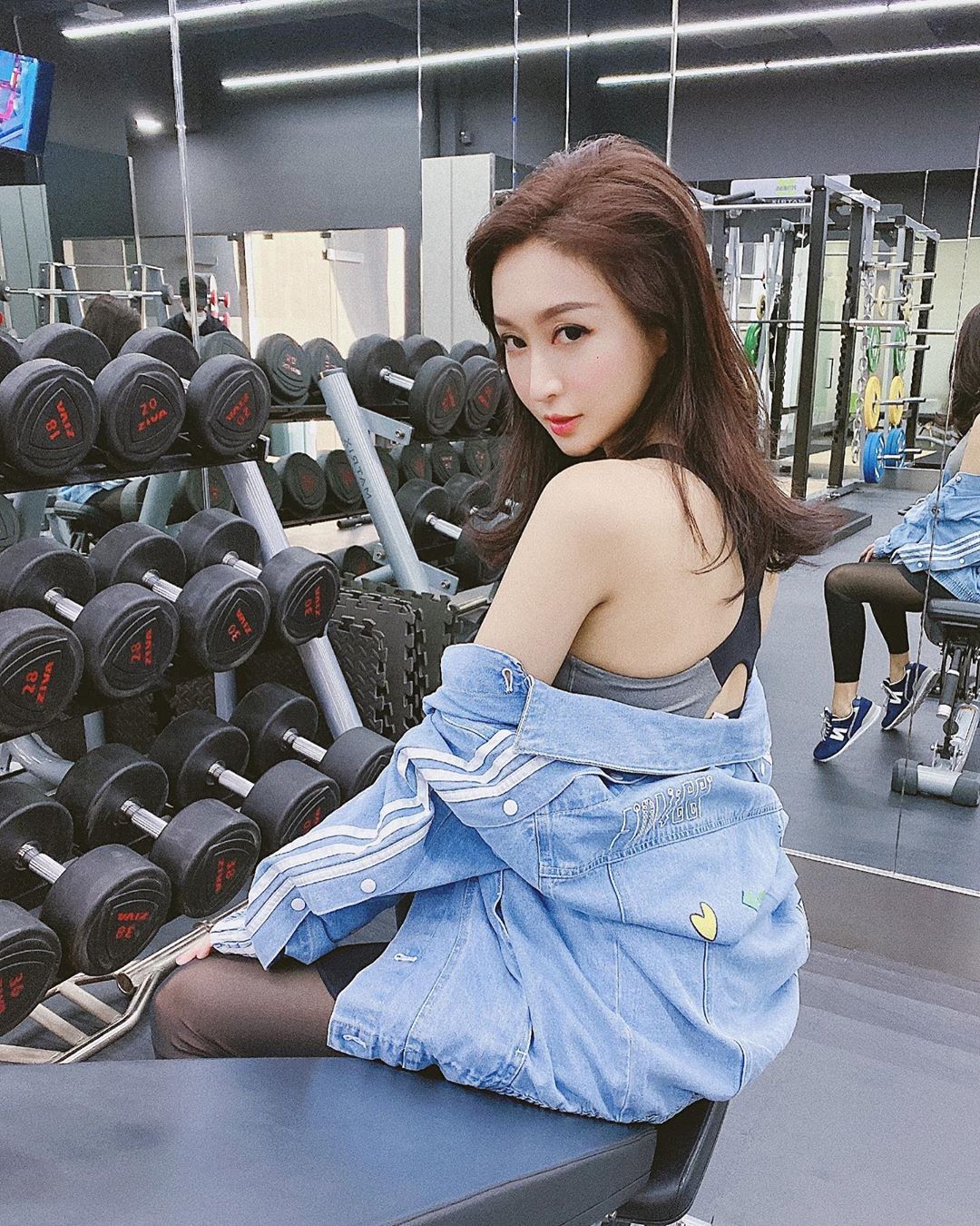 家有色貓 扯衫露胸-第1章-图片24