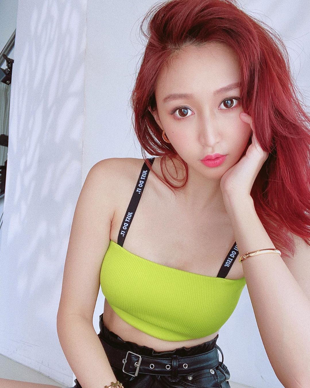 家有色貓 扯衫露胸-第1章-图片9