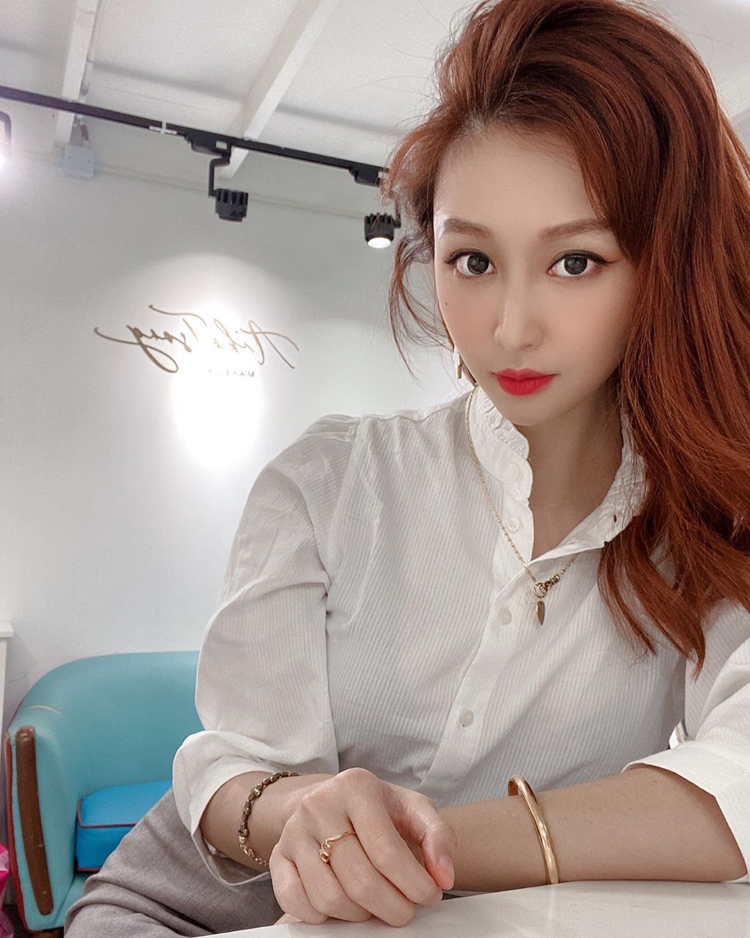 家有色貓 扯衫露胸-第1章-图片6