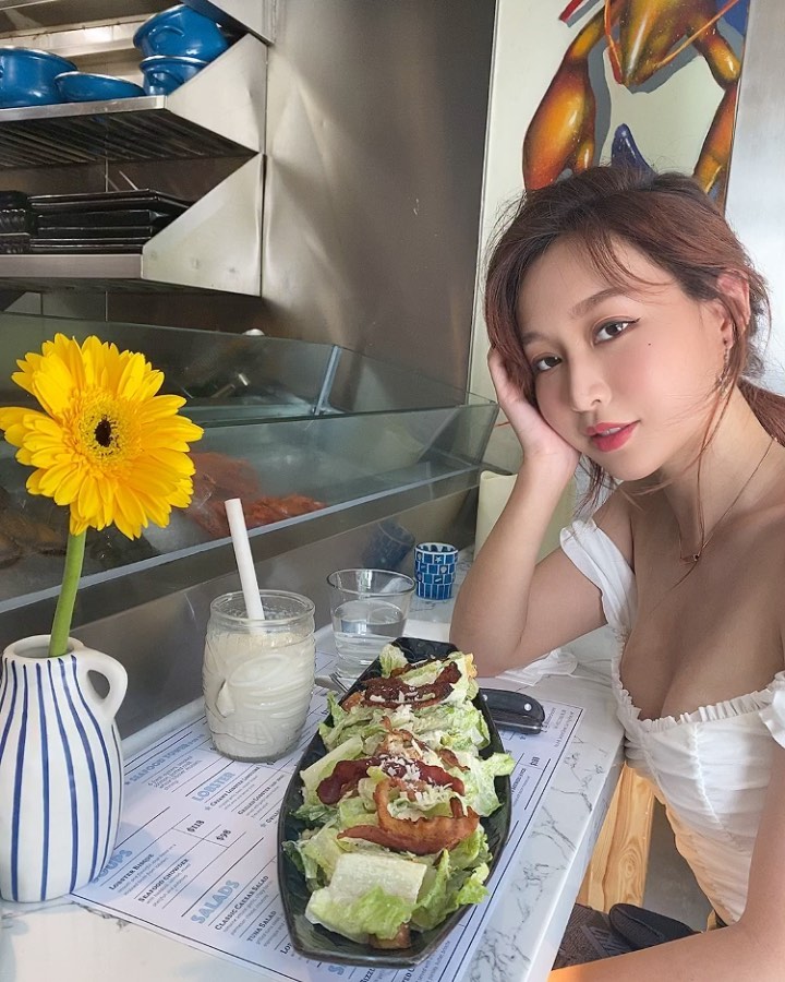 家有色貓 扯衫露胸-第1章-图片5