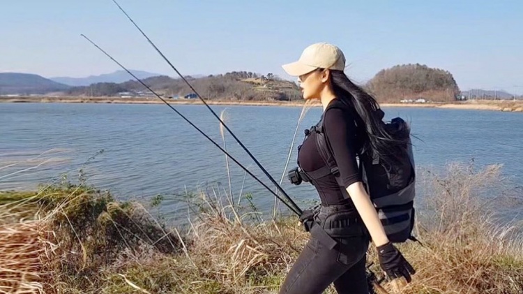 發現神秘頻道...大胸X魚妹～anglerjjung-第1章-图片2