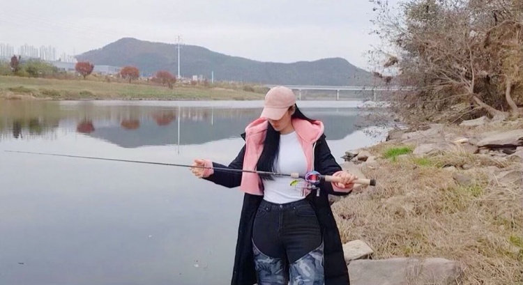 發現神秘頻道...大胸X魚妹～anglerjjung-第1章-图片5