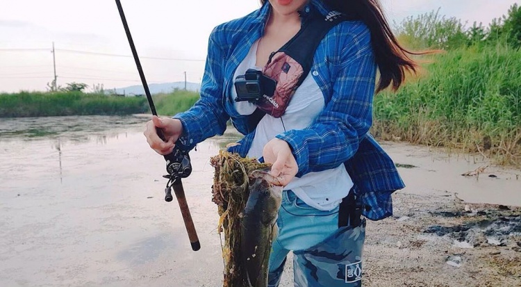 發現神秘頻道...大胸X魚妹～anglerjjung-第1章-图片6