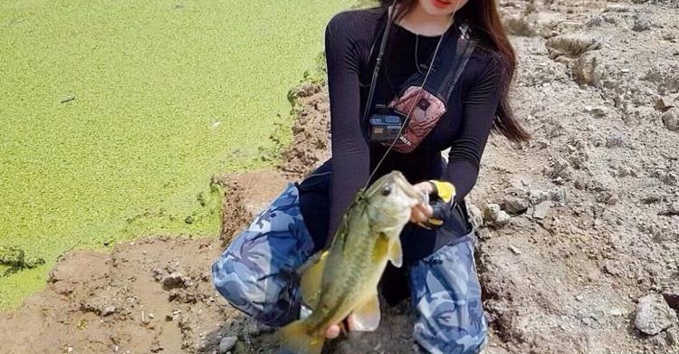 發現神秘頻道...大胸X魚妹～anglerjjung-第1章-图片7