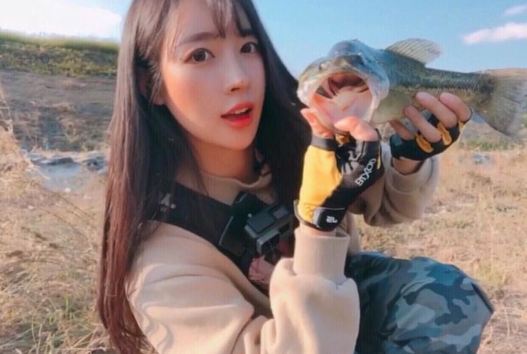 發現神秘頻道...大胸X魚妹～anglerjjung-第1章-图片13