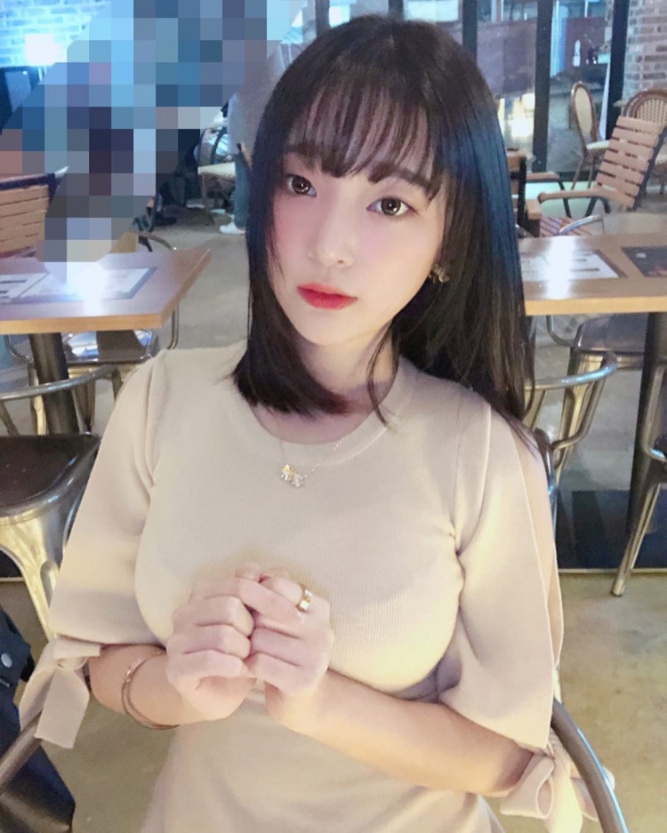 沙發上的超胸妹...啊嘶！～姜仁卿（강인경）-第1章-图片2