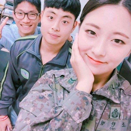 最美士官長！現在的女軍官都這麼騷嗎...私照大露飽滿「W奶」鄉民備好衛生紙：準備清槍-第1章-图片12