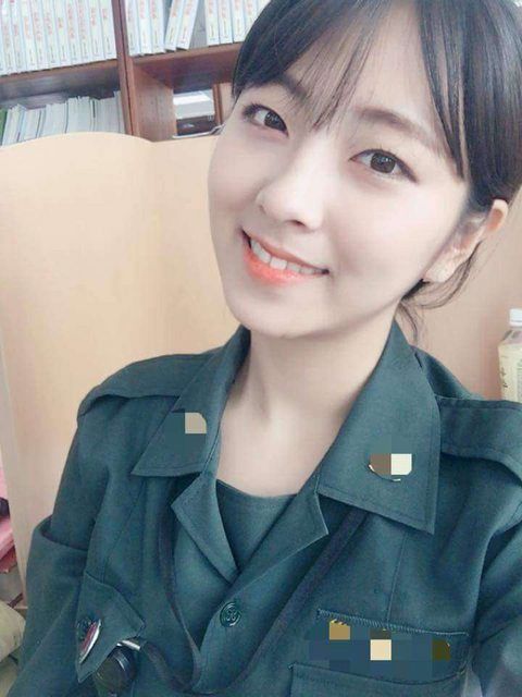 最美士官長！現在的女軍官都這麼騷嗎...私照大露飽滿「W奶」鄉民備好衛生紙：準備清槍-第1章-图片14