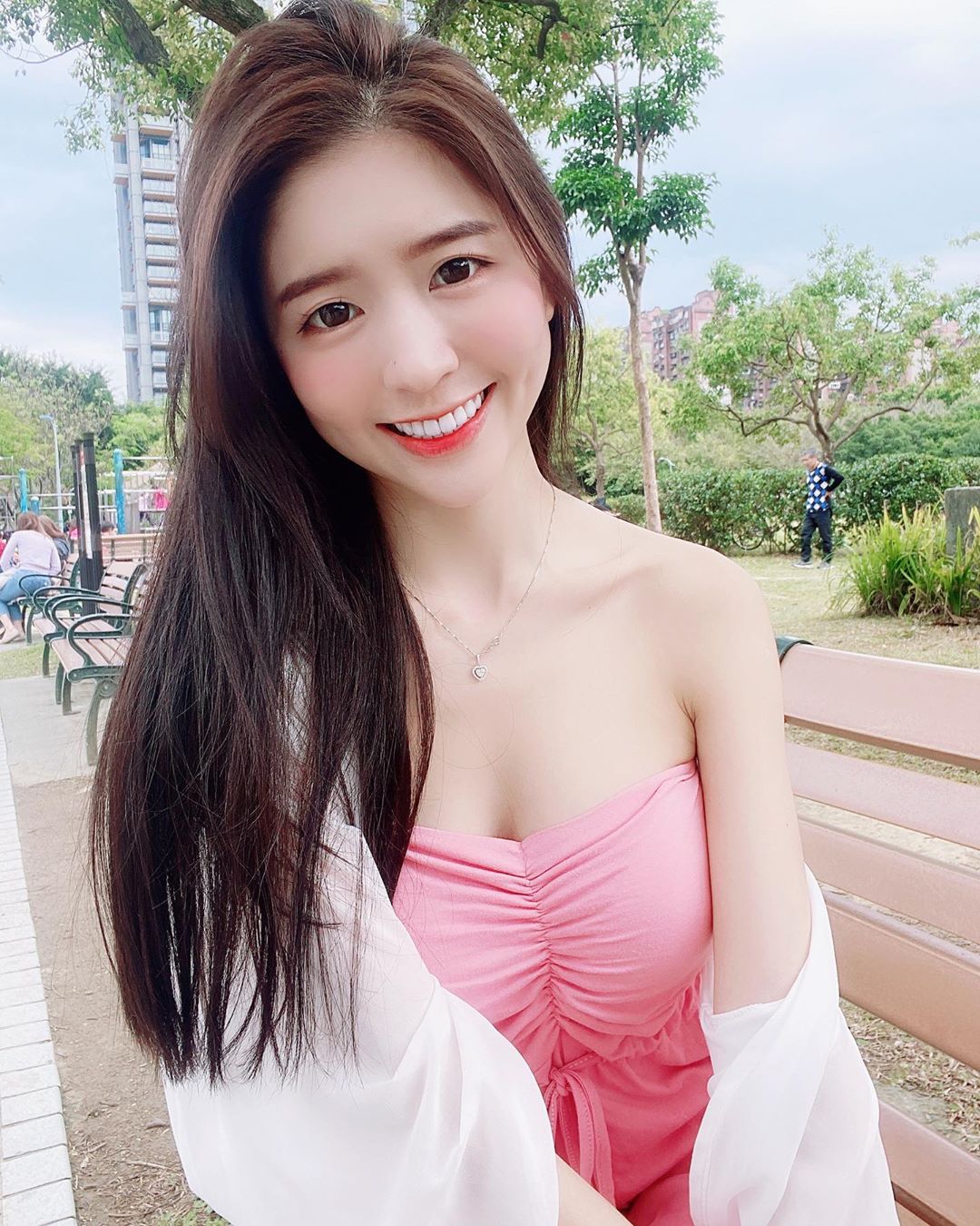 大馬女神張安琪露齒甜笑問︰「你喜歡喝椰子水嗎？」-第1章-图片19