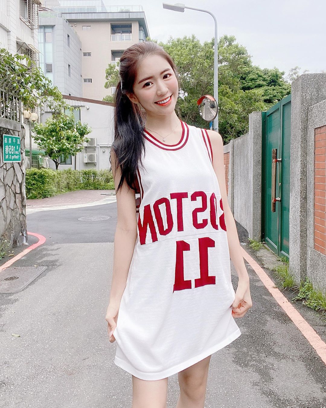 大馬女神張安琪露齒甜笑問︰「你喜歡喝椰子水嗎？」-第1章-图片10