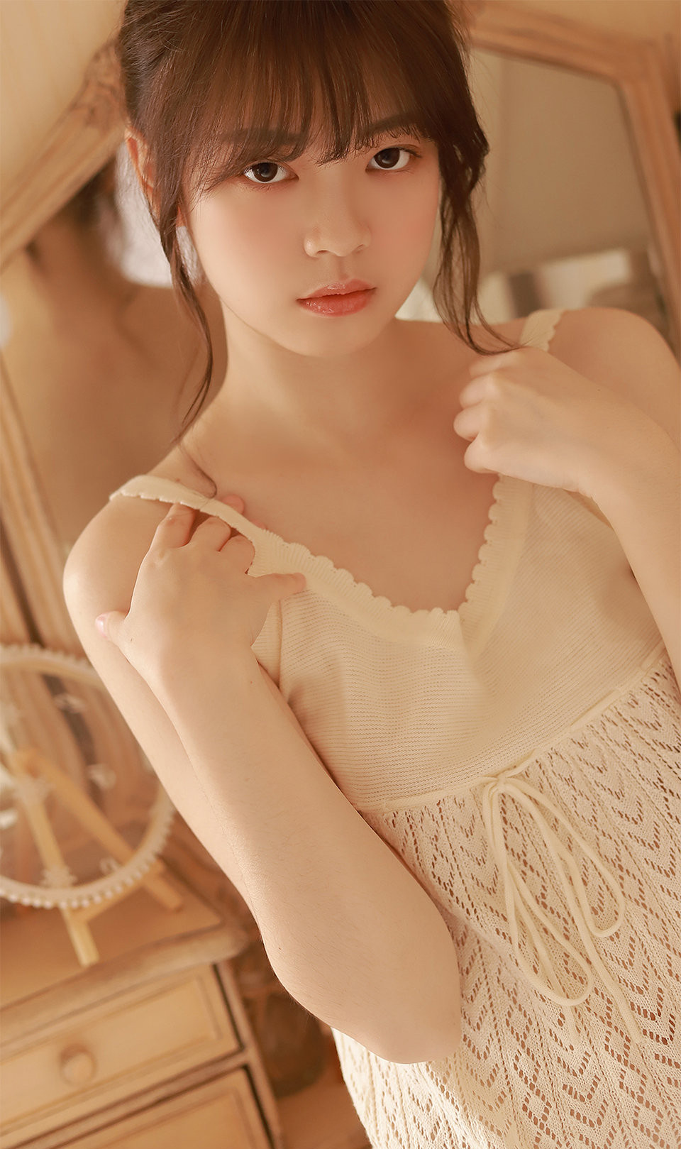 白嫩睡衣美女吊帶長腿性感圖片-第1章-图片2