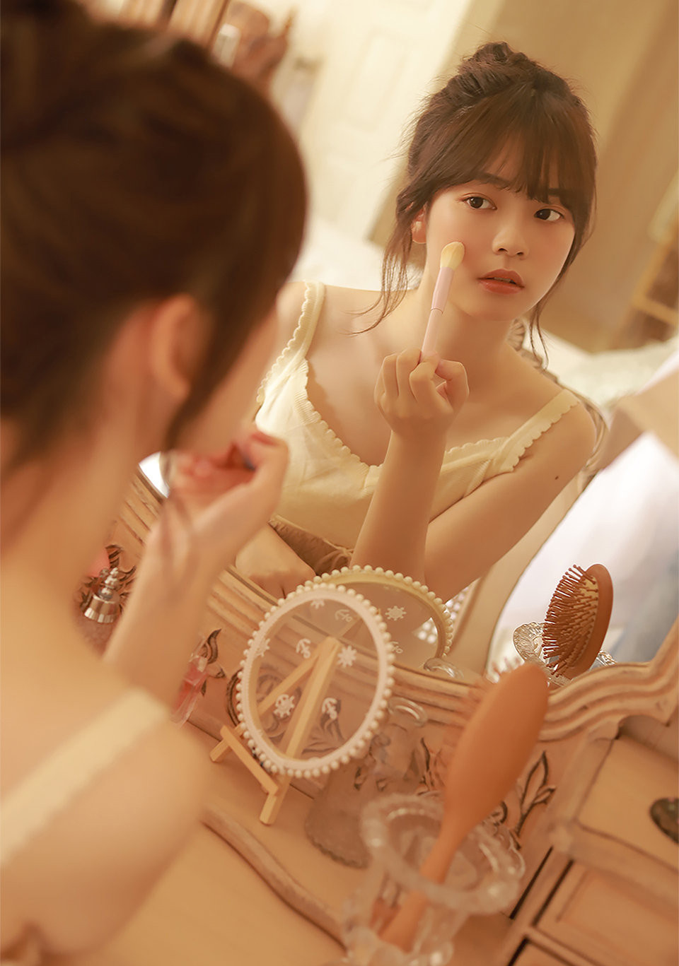 白嫩睡衣美女吊帶長腿性感圖片-第1章-图片4