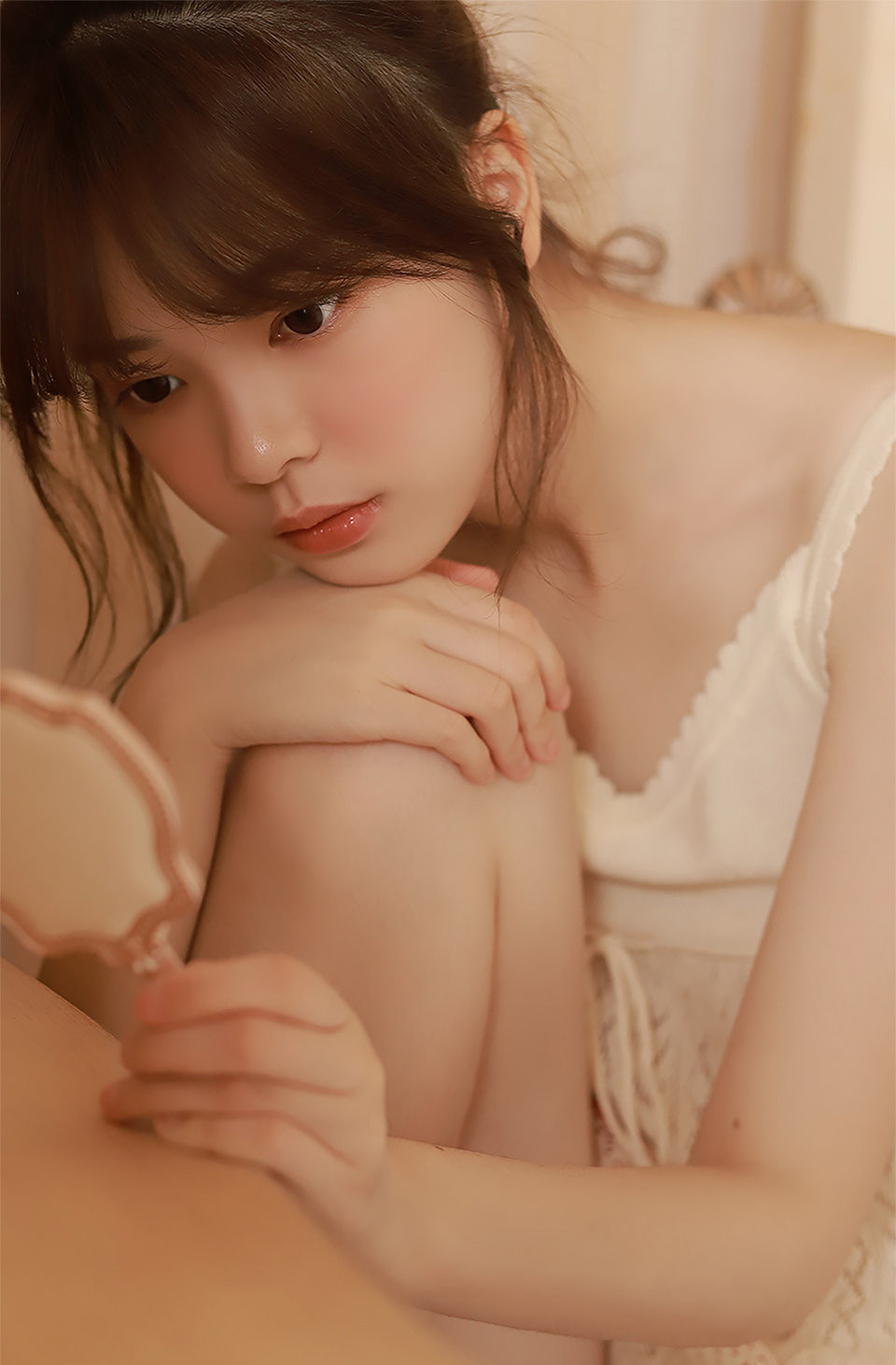 白嫩睡衣美女吊帶長腿性感圖片-第1章-图片5