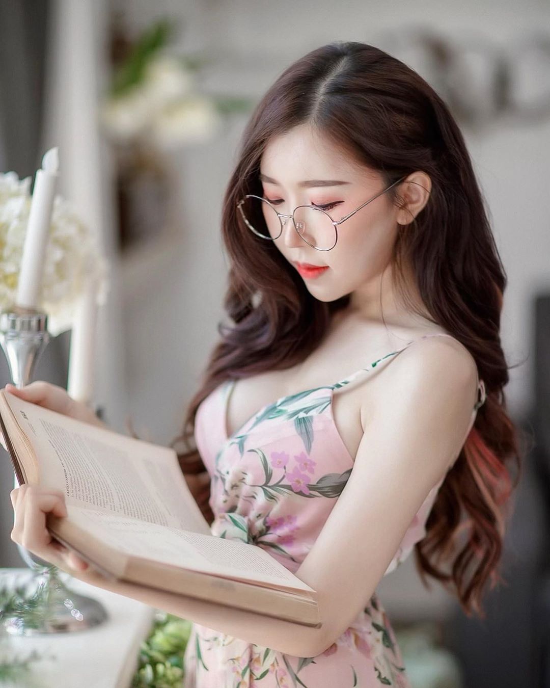 「嫩白碗公奶」圓又挺...凹凸有致火辣讓人移不開眼