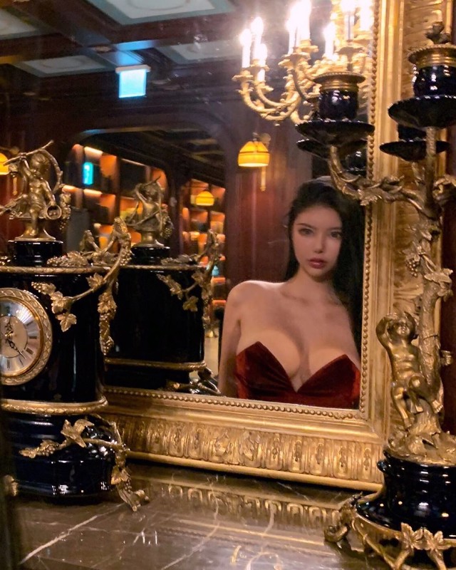 惹火麻豆Siyoung Baek性感睡衣自拍中門大開側乳全跑出來見客-第1章-图片6