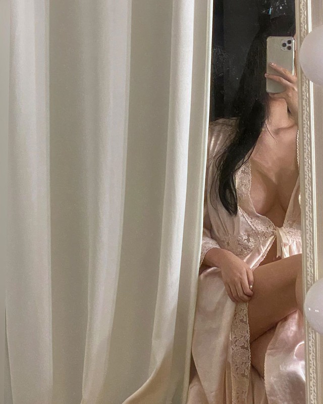 惹火麻豆Siyoung Baek性感睡衣自拍中門大開側乳全跑出來見客-第1章-图片18