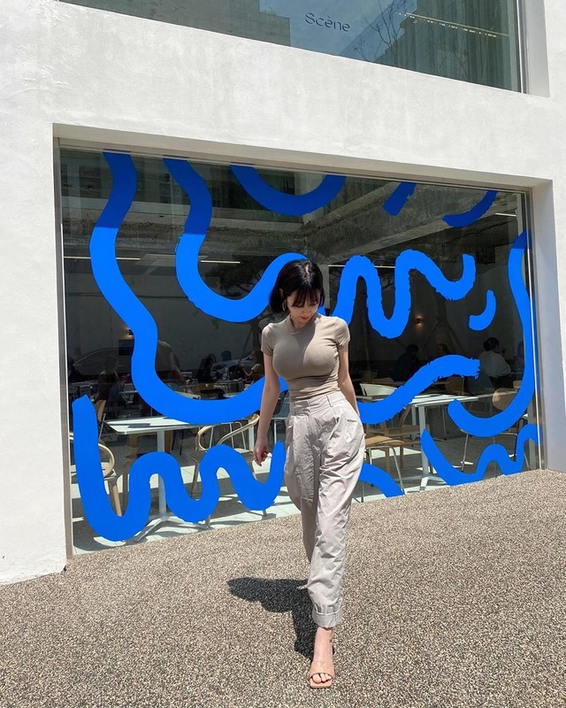 韓國網美Kimvely家中穿貼身上衣自拍上衣被撐出不科學曲線畫面太震撼-第1章-图片19