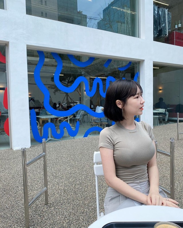 韓國網美Kimvely家中穿貼身上衣自拍上衣被撐出不科學曲線畫面太震撼-第1章-图片21