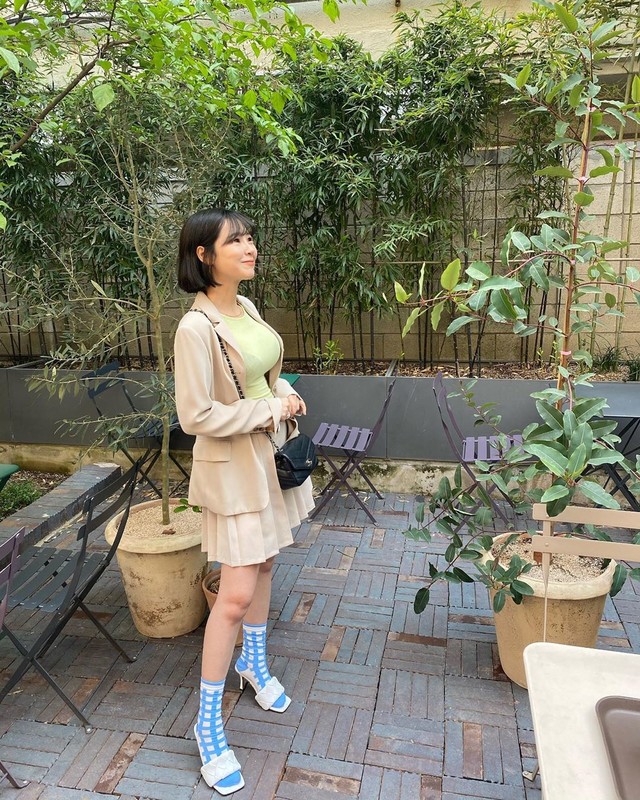 韓國網美Kimvely家中穿貼身上衣自拍上衣被撐出不科學曲線畫面太震撼-第1章-图片22