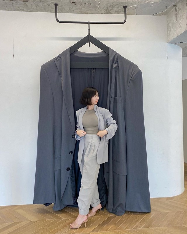 韓國網美Kimvely家中穿貼身上衣自拍上衣被撐出不科學曲線畫面太震撼-第1章-图片30