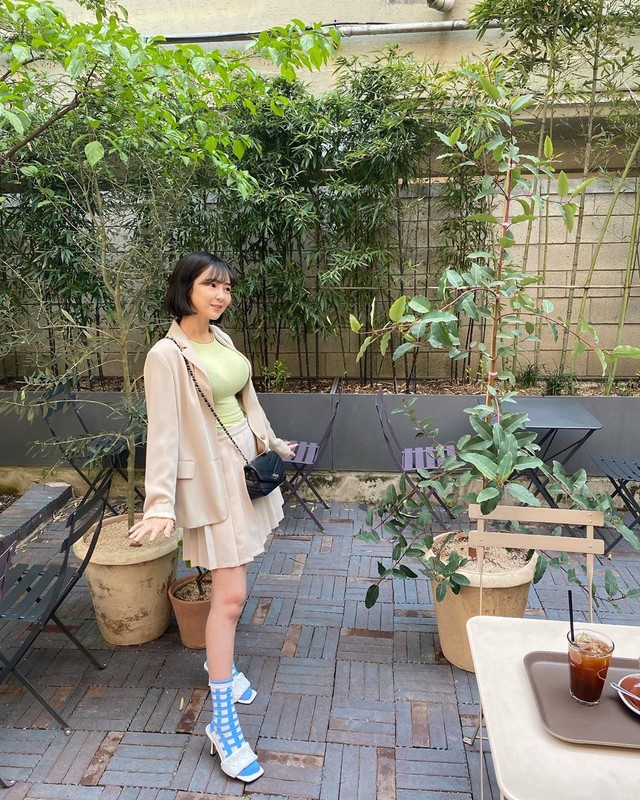 韓國網美Kimvely家中穿貼身上衣自拍上衣被撐出不科學曲線畫面太震撼-第1章-图片31