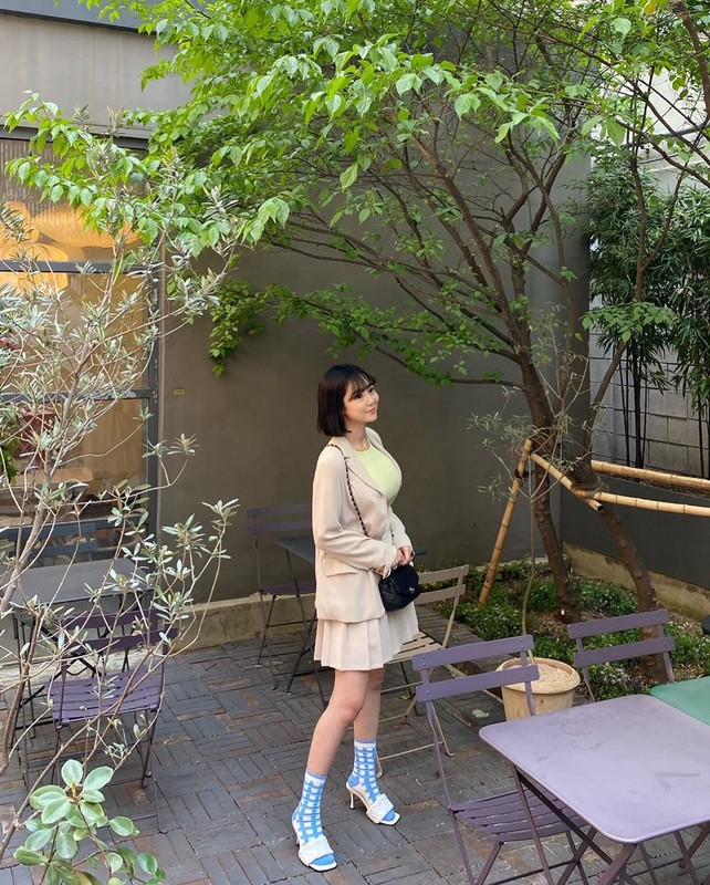 韓國網美Kimvely家中穿貼身上衣自拍上衣被撐出不科學曲線畫面太震撼-第1章-图片32