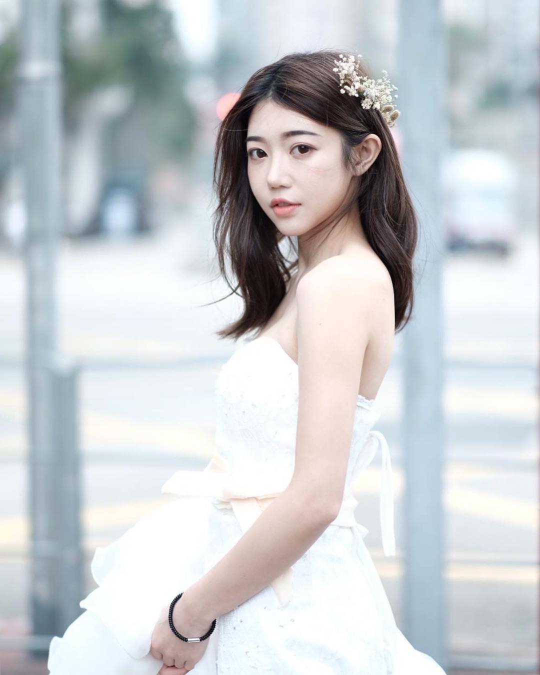 專業「正妹刺青師」化身爆乳小護士！工作中低胸大露「白皙嫩奶」太火辣！-第1章-图片12