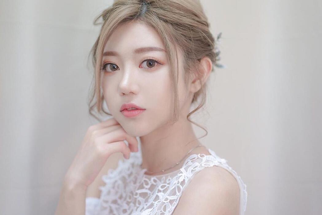 專業「正妹刺青師」化身爆乳小護士！工作中低胸大露「白皙嫩奶」太火辣！-第1章-图片6