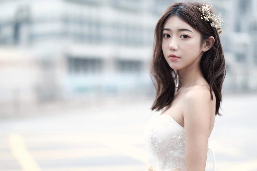 專業「正妹刺青師」化身爆乳小護士！工作中低胸大露「白皙嫩奶」太火辣！-第1章-图片8